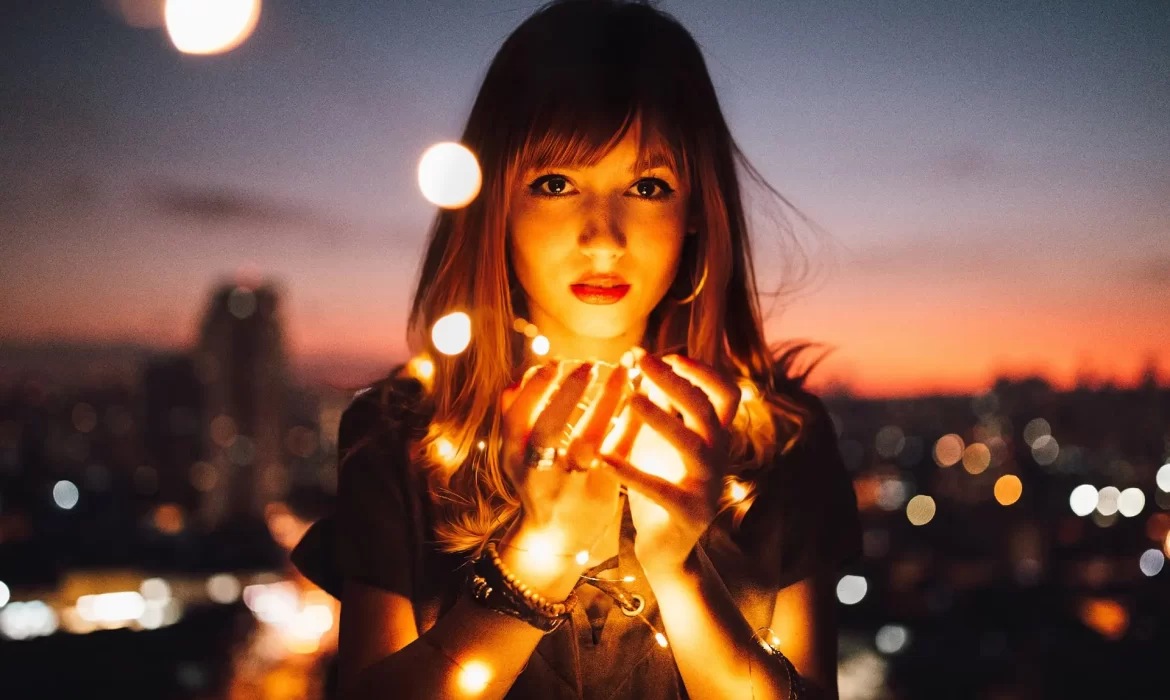 16-min The girl with Light